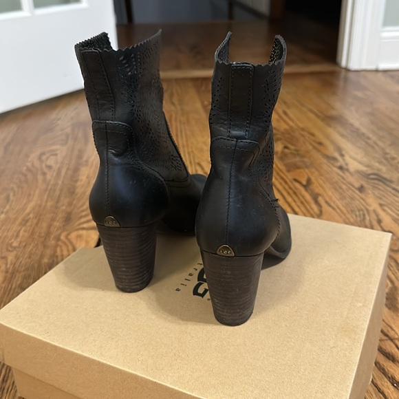 Ugg w Thames seaweed booties - Picture 3 of 5